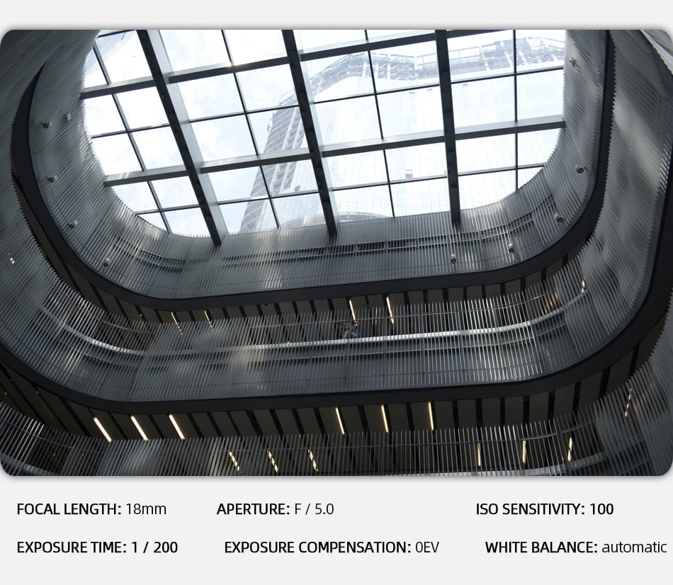 Nikon D5200 Digital SLR Camera Set Equipped with 18-55mm VR Zoom Lens (Black)