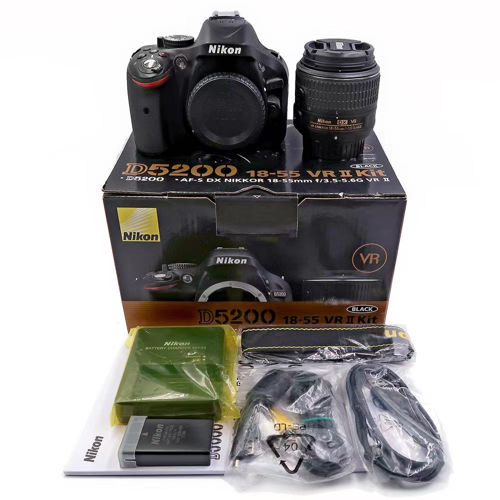 Nikon D5200 Digital SLR Camera Set Equipped with 18-55mm VR Zoom Lens (Black)